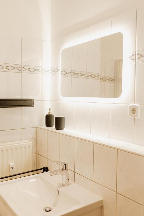 Design Apartment Stadtfeld-Ost Mit Netflix & 2 Schlafzimmern マクデブルク エクステリア 写真